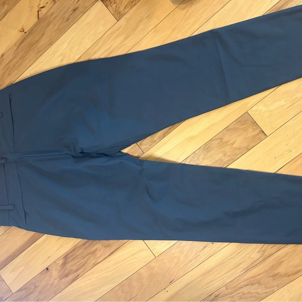 NWT Fabletics The Don Men's 5-Pocket Trouser Pants in Onyx (Gray)